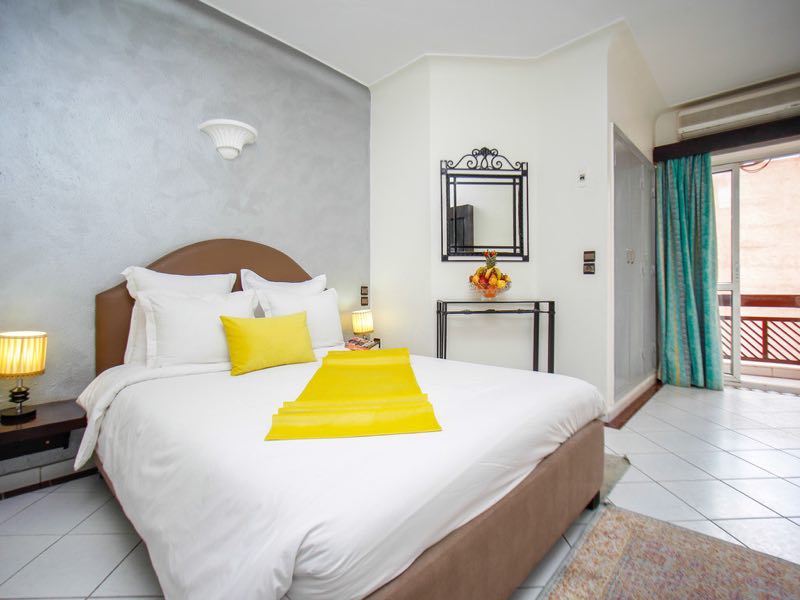 Single room with a double bed